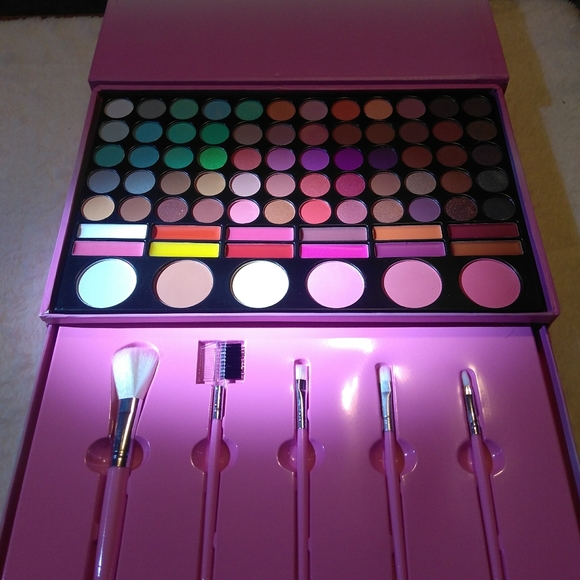 Makeup set - Picture 5 of 8